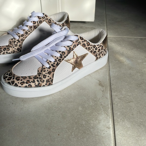 Super cute Michael Kors shoes, size 9 - Picture 2 of 7